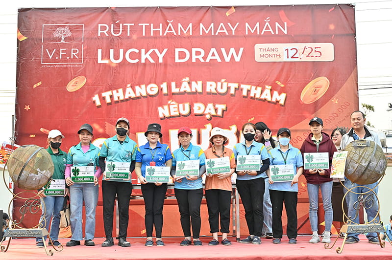 V.F.R TỔ CHỨC BỐC THĂM MAY MẮN CHO TOÀN THỂ CÔNG NHÂN THƯỞNG ĐẠT CHỈ TIÊU THÁNG 12/2025