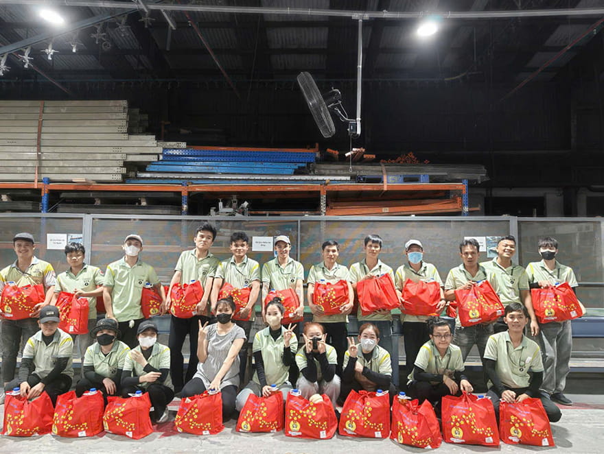 LAN TỎA YÊU THƯƠNG MÙA TẾT: CÔNG ĐOÀN V.F.R TRAO HƠN 2.500 PHẦN QUÀ