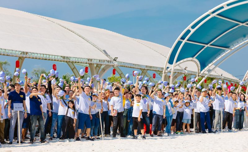 VFR family day - nhân viên và gia đình tại sự kiện