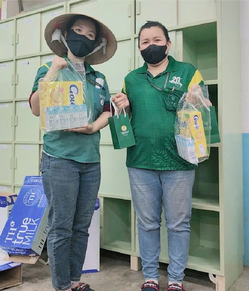 HƠN 1500 PHẦN QUÀ TRAO GỬI YÊU THƯƠNG ĐẾN CON EM CÔNG NHÂN V.F.R (11)