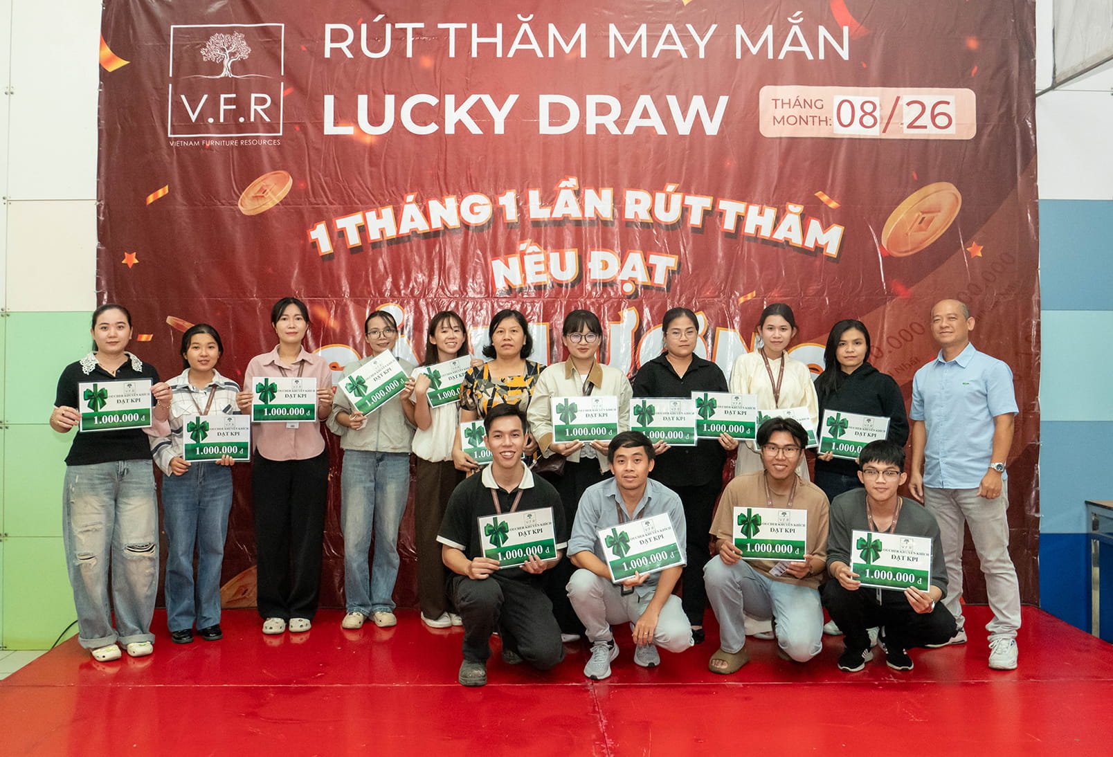 Quay số may mắn - Tri ân công nhân viên V.F.R