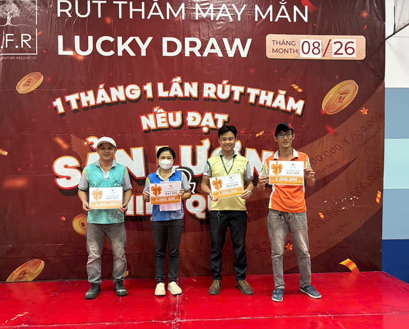 Quay số may mắn - Tri ân công nhân viên V.F.R (3)