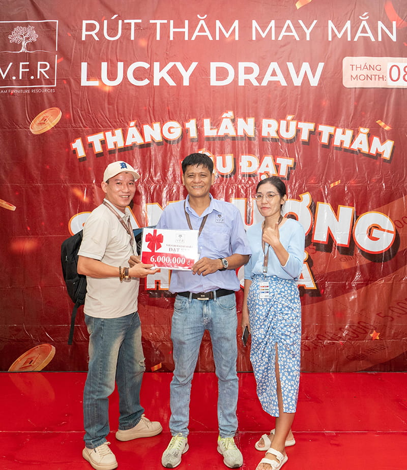 Quay số may mắn - Tri ân công nhân viên V.F.R (5)