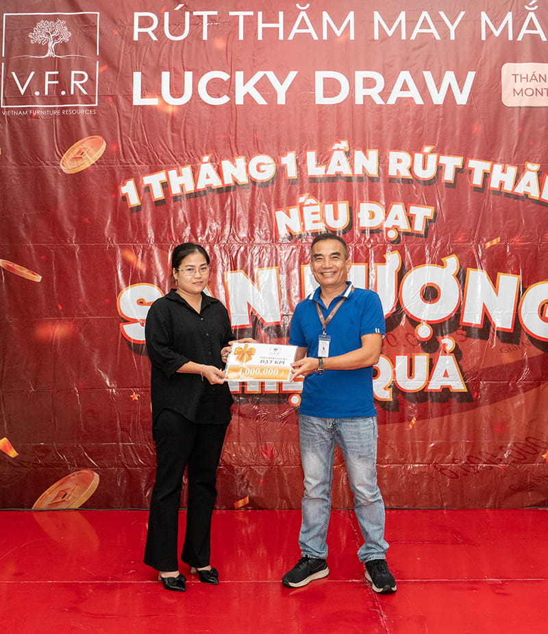 Quay số may mắn - Tri ân công nhân viên V.F.R (7)