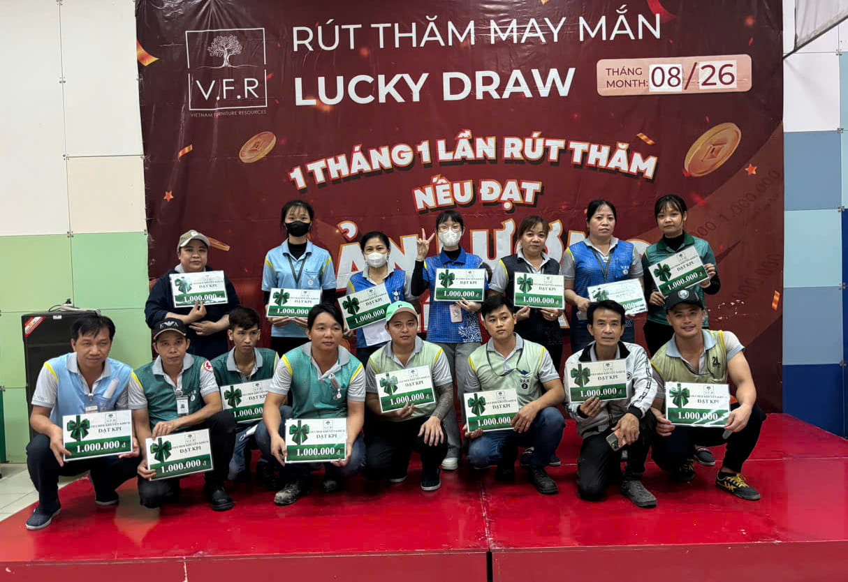 Quay số may mắn - Tri ân công nhân viên V.F.R (9)