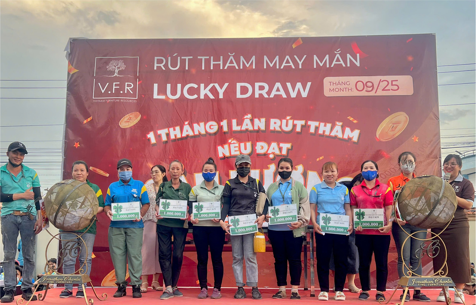 49.-Lucky-Draw—Đạt-KPI-T9_25_31