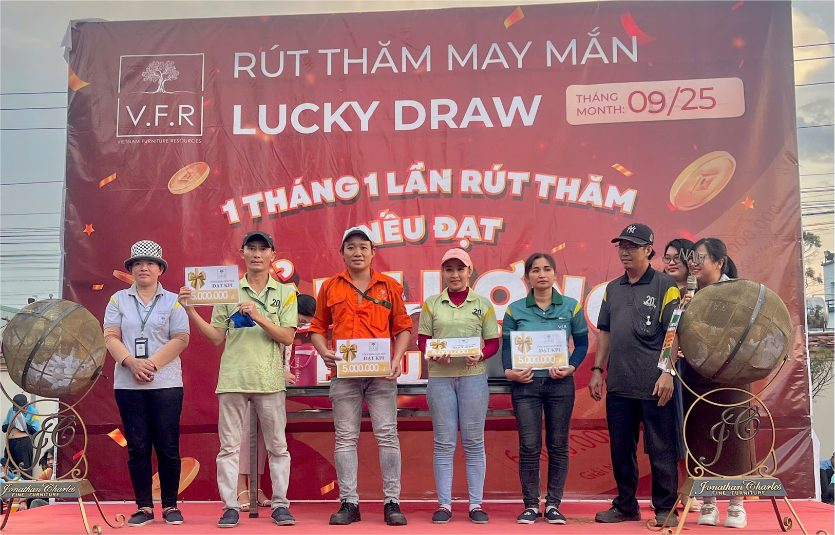 49.-Lucky-Draw—Đạt-KPI-T9_25_43
