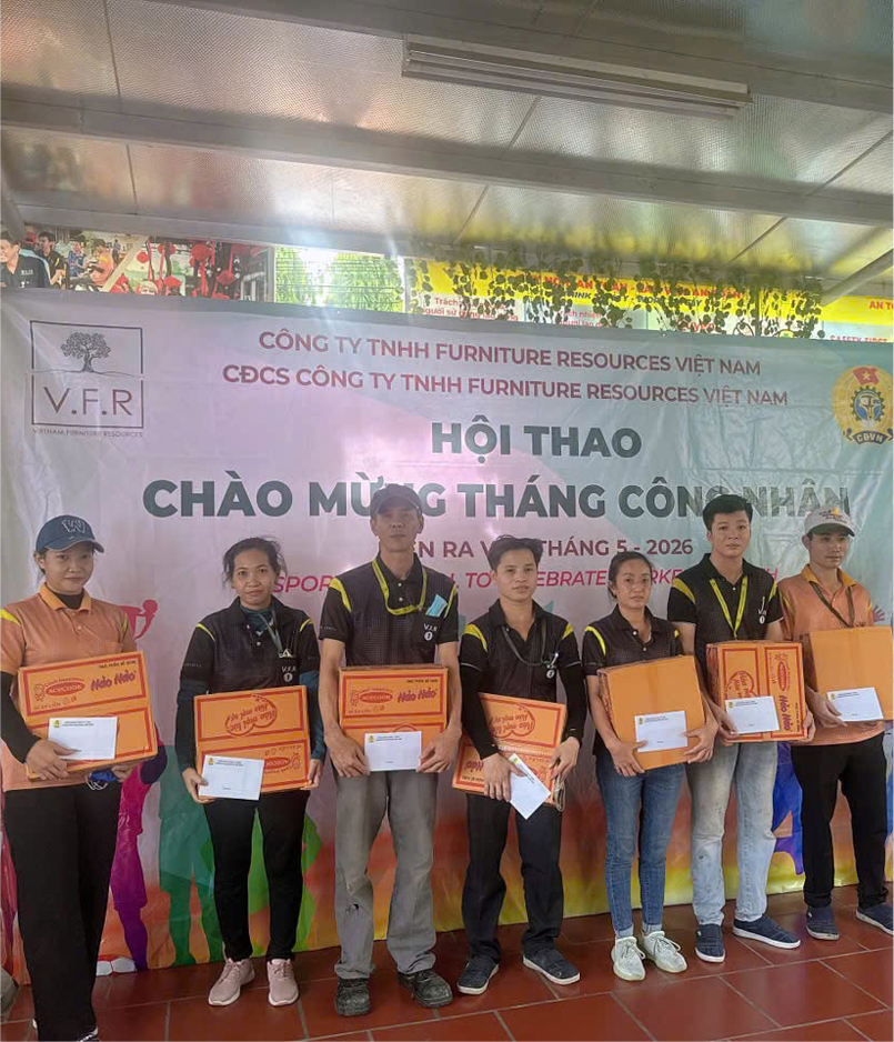 16. Tặng quà tháng Người lao động (10)