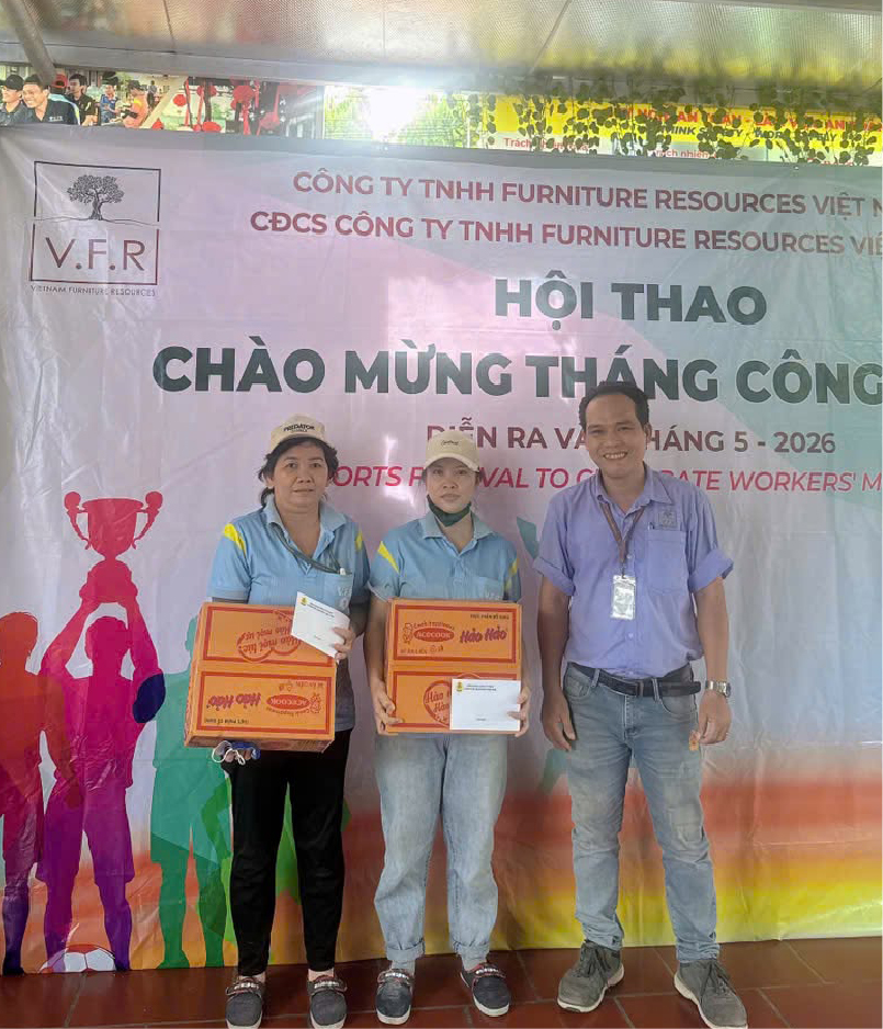 16. Tặng quà tháng Người lao động (11)