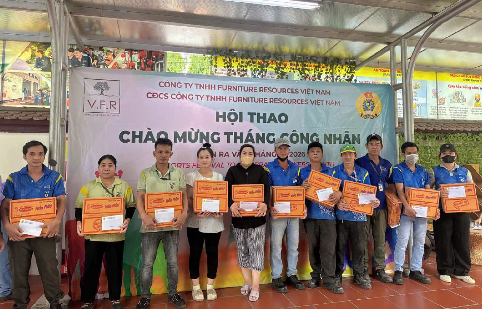 16. Tặng quà tháng Người lao động (12)