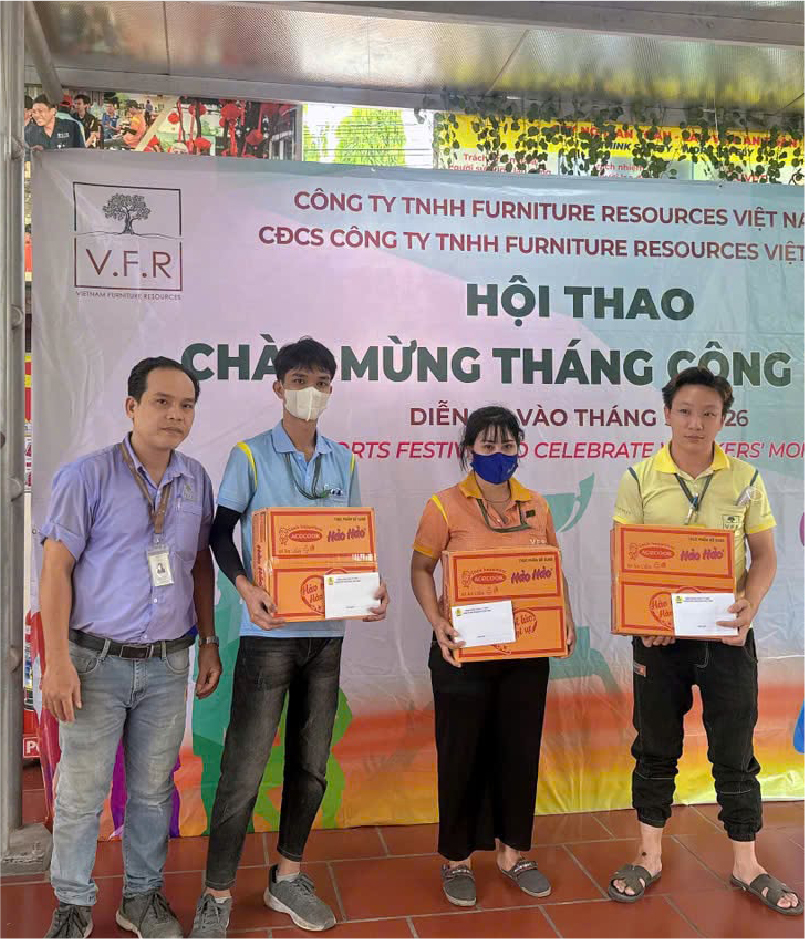 16. Tặng quà tháng Người lao động (4)