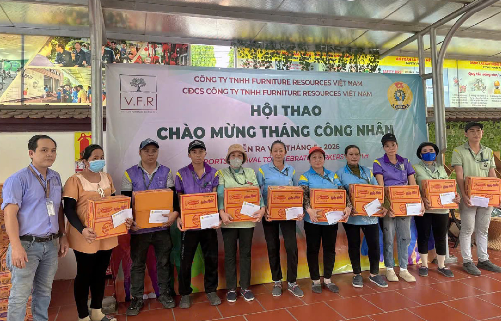 16. Tặng quà tháng Người lao động (8)