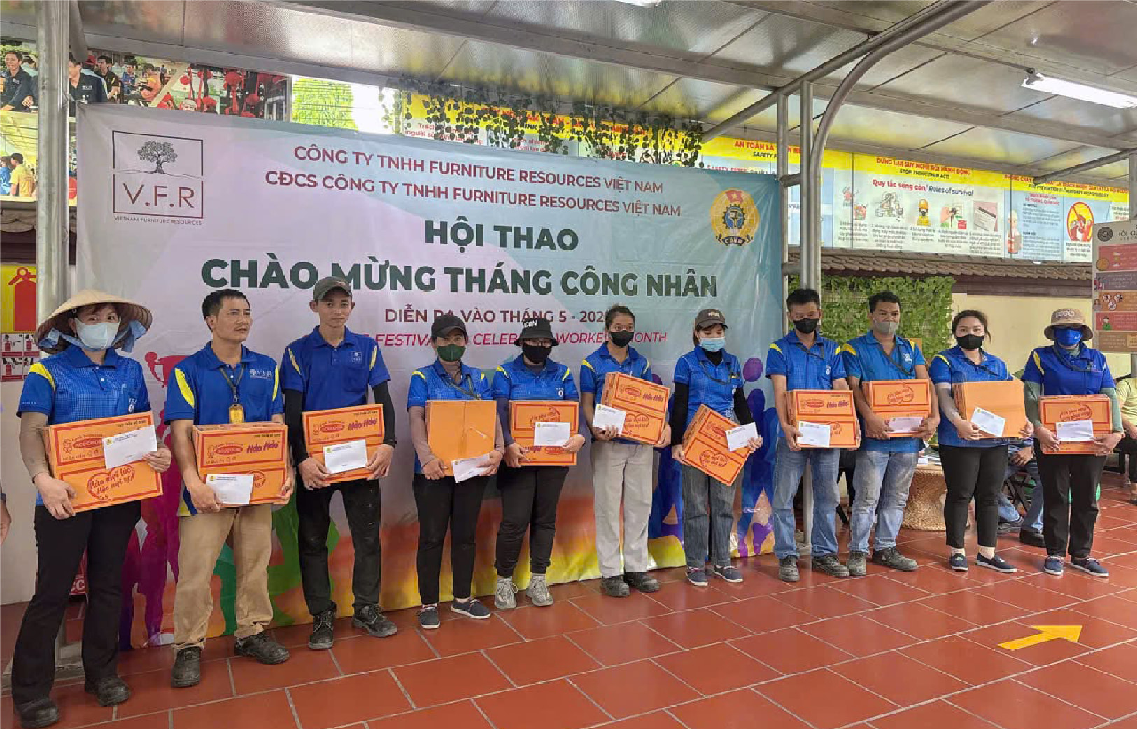 16. Tặng quà tháng Người lao động (9)